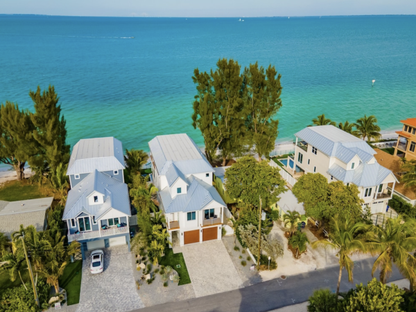 Luxe Rental Located between City Pier and Rod N Reel Pier